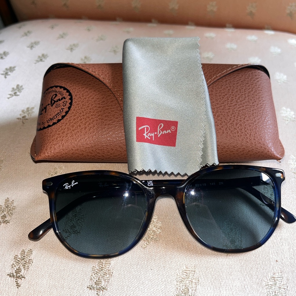 Very Excellent Condition Ray-Ban Elliot Sunglasses